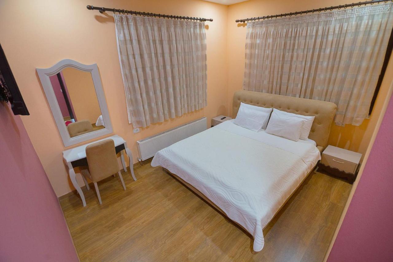 Hotel Vila Lako Korce Exterior photo