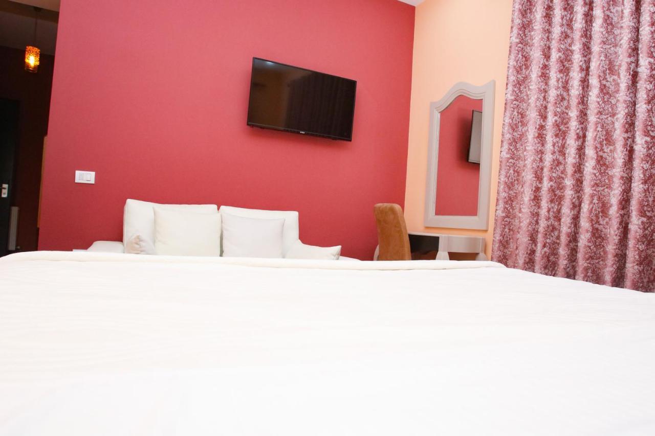 Hotel Vila Lako Korce Exterior photo